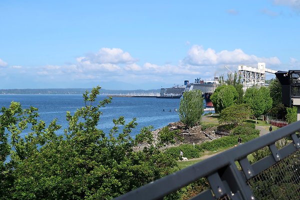 333 Elliott Ave EXT Thomas St Ped Bridge - 42