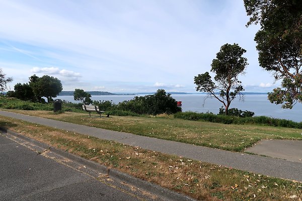 Magnolia Blvd Waterside Road - 13