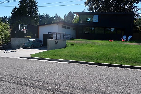 221 110th Ave SE Bellevue House Ext - 2