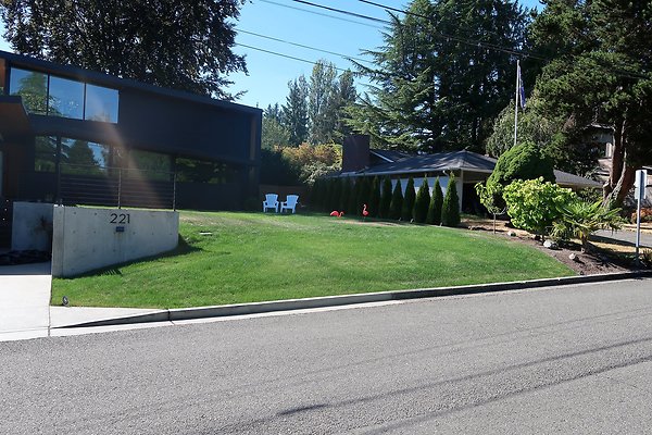 221 110th Ave SE Bellevue House Ext - 6