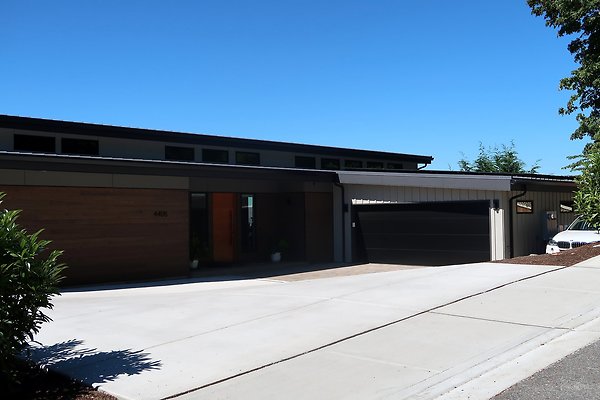 4405 Somerset Dr SE Bellevue House Ext - 3