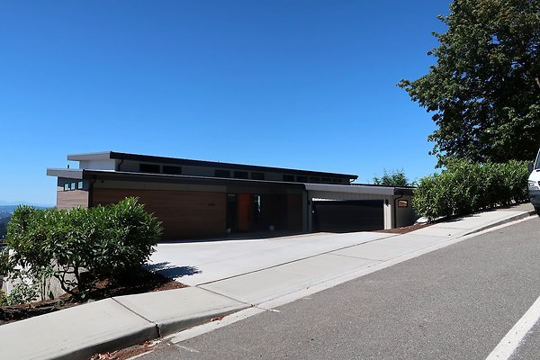4405 Somerset Dr SE Bellevue House Ext - 2