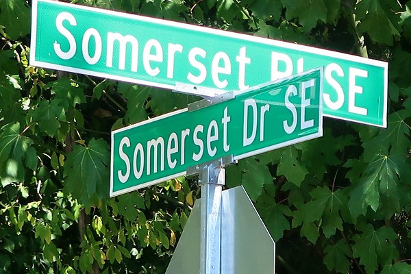 4405 Somerset Dr SE Bellevue House Ext - 7