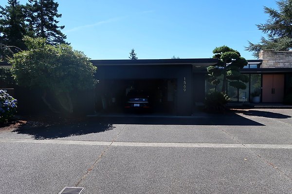 1569 NW 167th St Shoreline House - 9