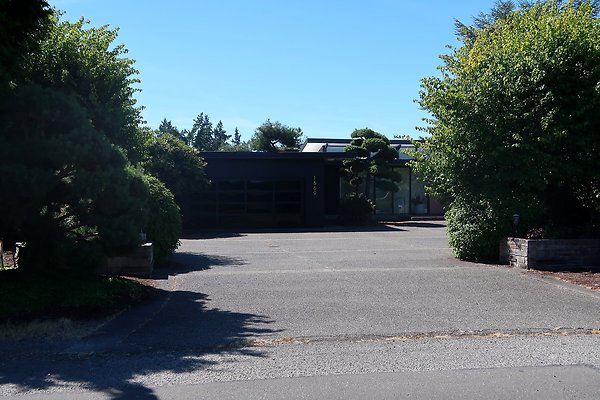 1569 NW 167th St Shoreline House - 3